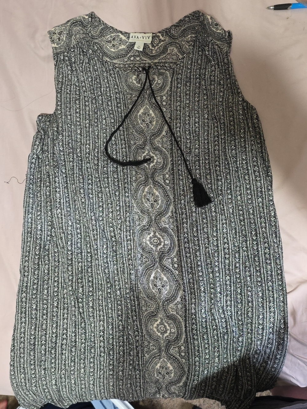 Ava & Viv Black and White Sleeveless Paisley Tassel Top